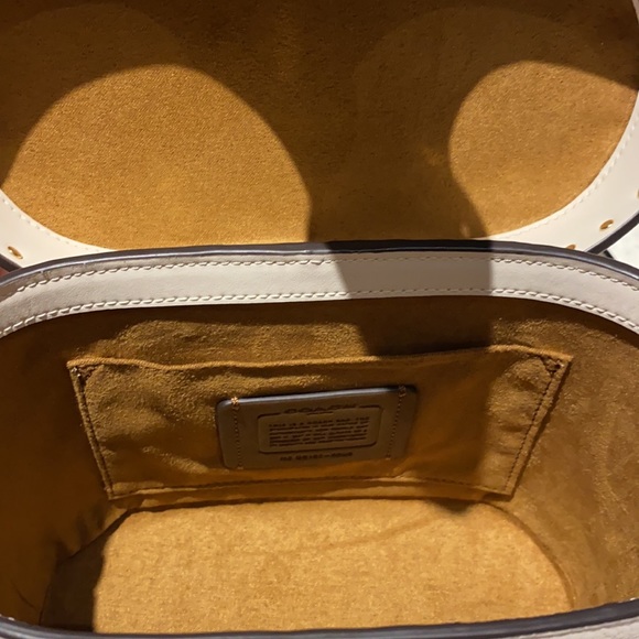 Coach bucket purse - Picture 3 of 11